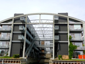 canal runs right through middle of this apartment building
