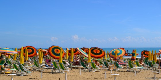Plenty of sapce for friends to Join us for a drink under the umbrella