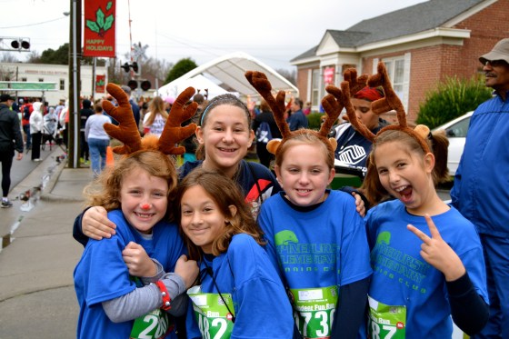 Lilly and some friends huddle together to stay warm before the race